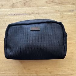 TUMI For Delta Air Lines Black Fabric Toiletry Makeup Amenity Travel Kit Bag
