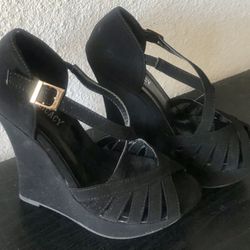 Delicacy Women's Black Wedge Strap Sandals Size 6 1/2