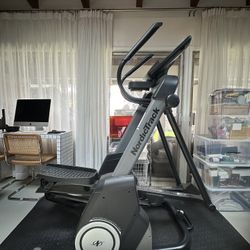 Nordictrack Freestride Trainer FS9i Elliptical Machine