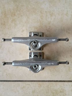 Independent trucks (hollows)