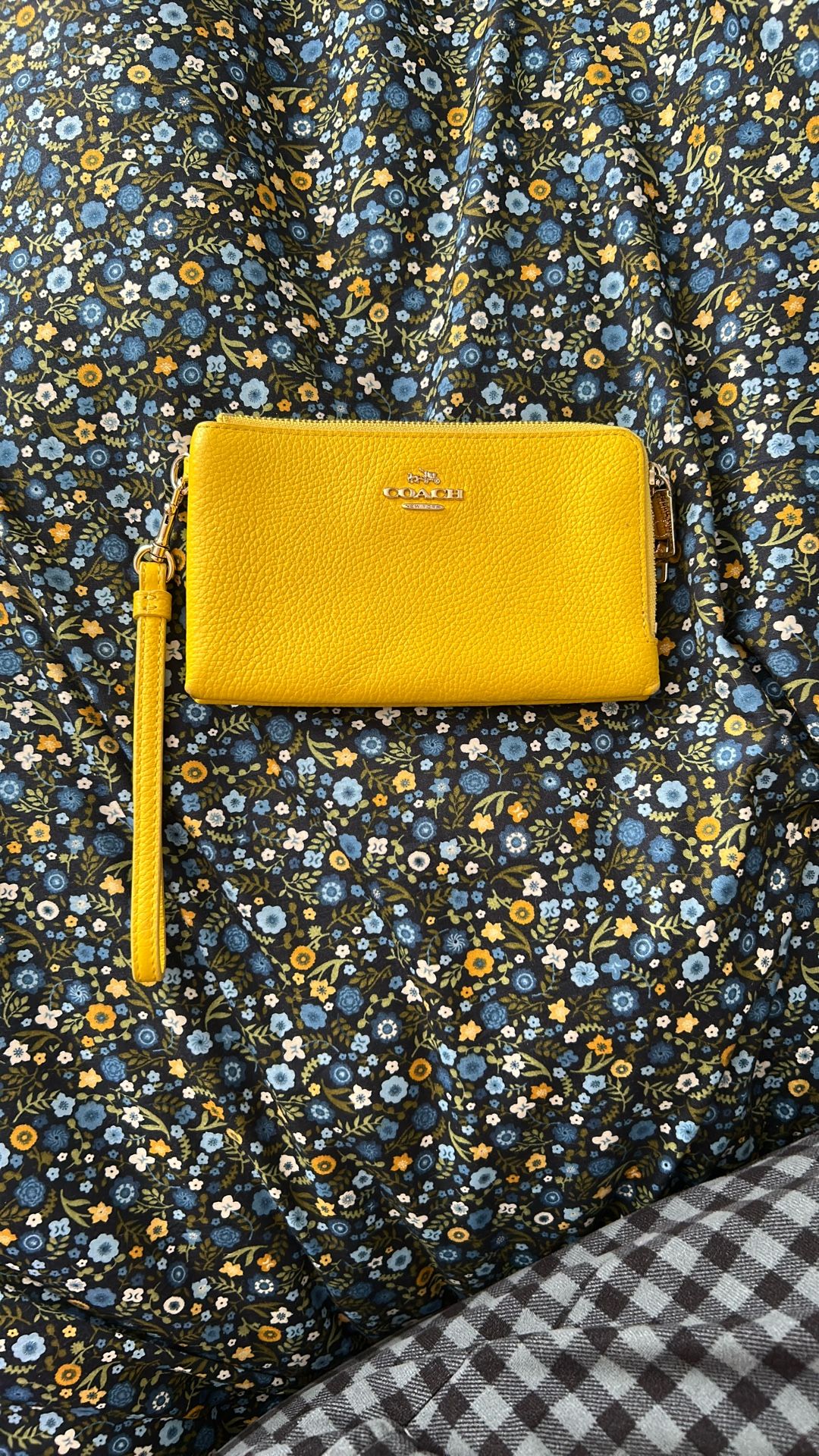 coach clutch yellow