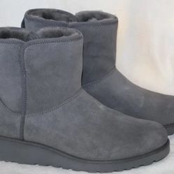New UGG women Cory II genuine shearling lined boots gray suede size 6