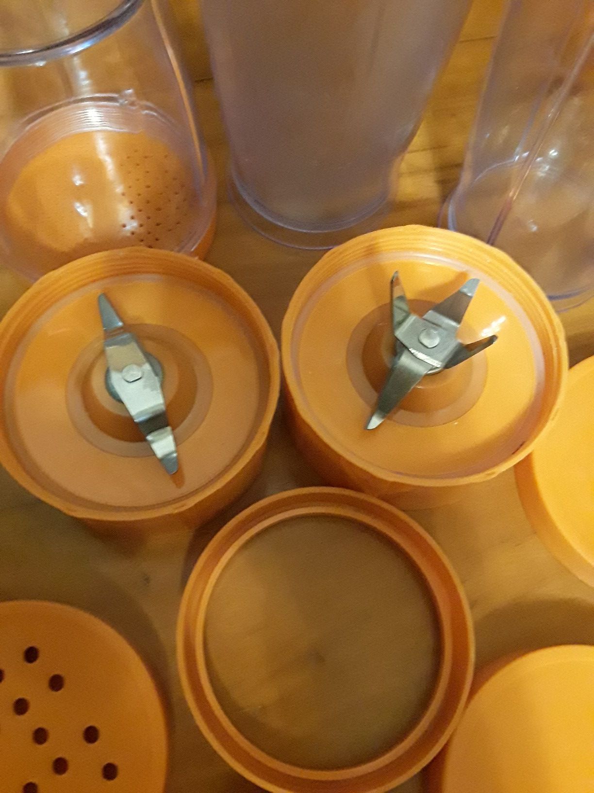 Bella Personal Blender cups lids and blades. Used but in great condition