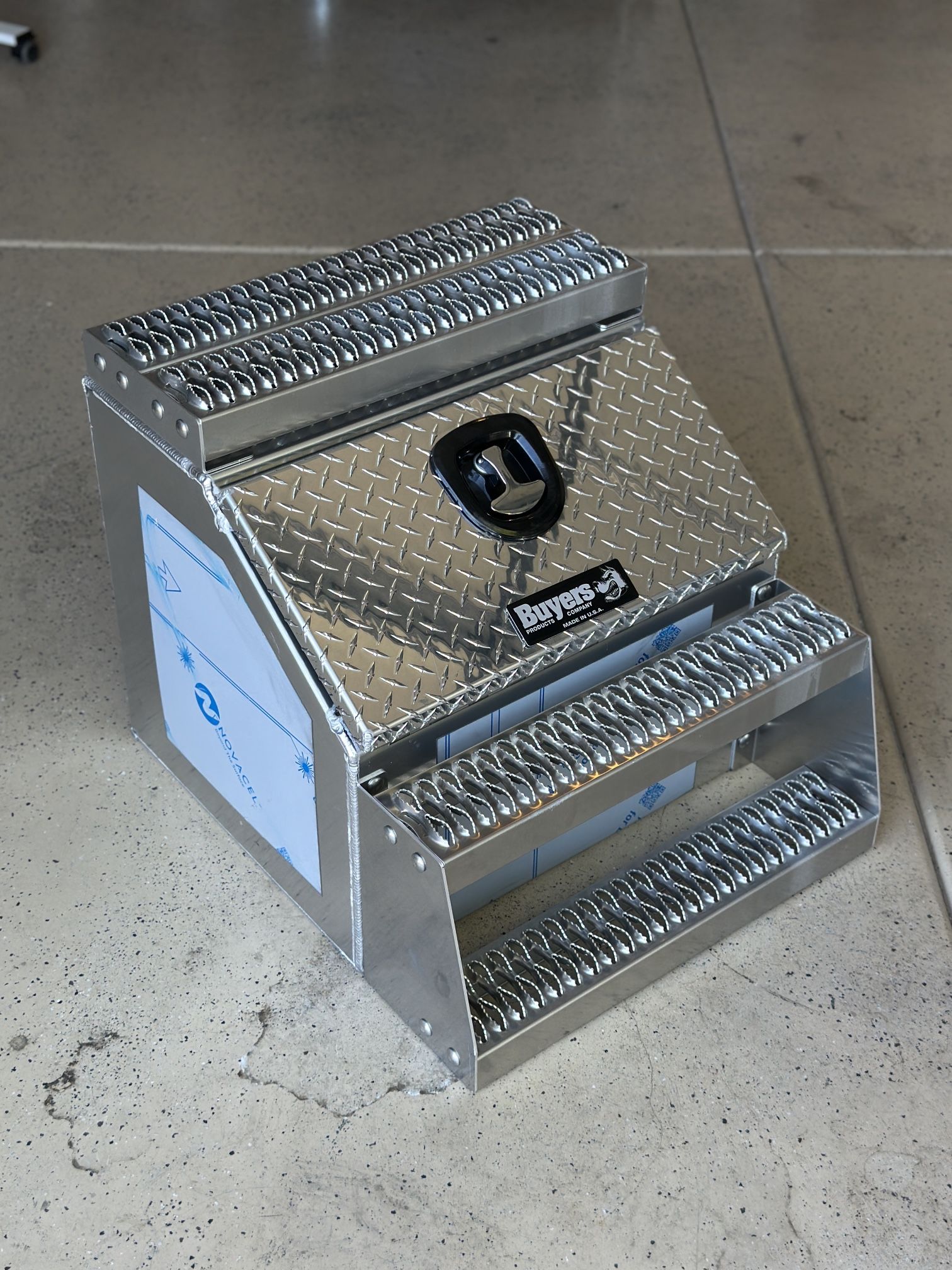 Aluminum Step ToolBox 28x24x24 New