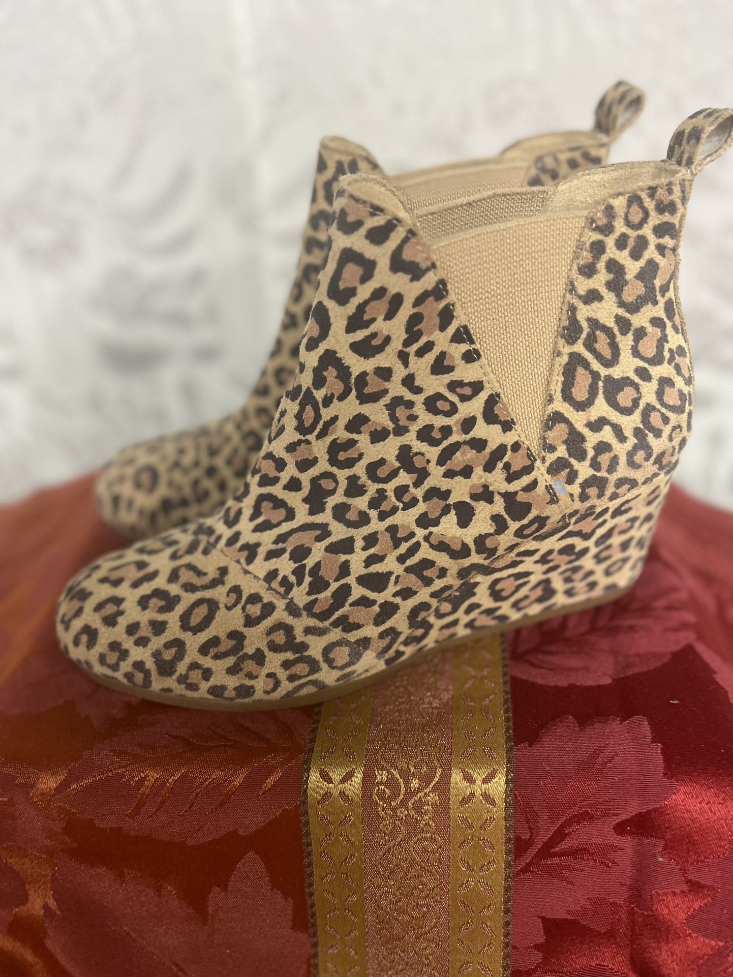 Women Tom’s Kelsey Suede Boots