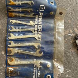 9 pcs small wrenches. 