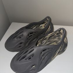 Yeezy foam runner Moon Grey