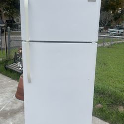Delivery Available Refrigerator Entrega Disponible 