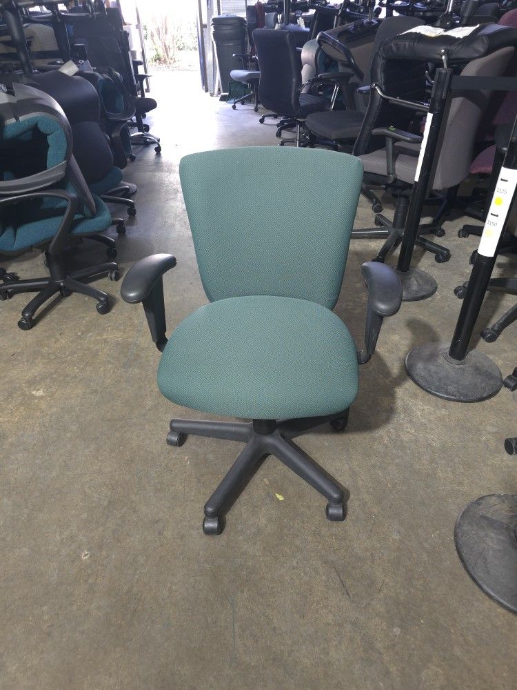Task Chair with Arms