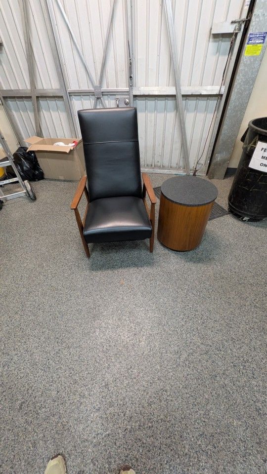 MILO BAUGHMAN RECLINER 74. Mid Century Modern.