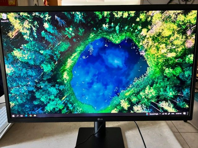 4K OLED LG Pro Monitor 27 Inch