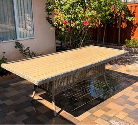 Outdoor Wicker table 🔺Great condition 🔺