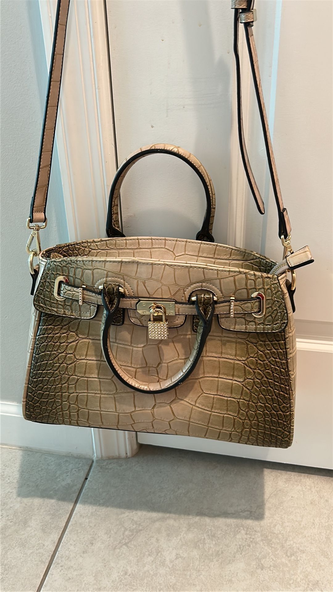 Alligator faux Purse Lock & Key