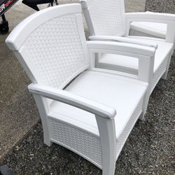 Suncast Club Chairs (2) with Table