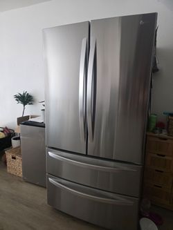 LG 4-Door French Door Refrigerator – Excellent Condition! 🔥