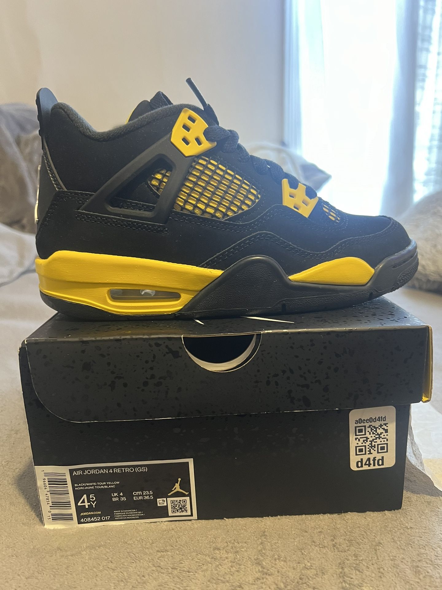 Jordan 4 Retro Thunder