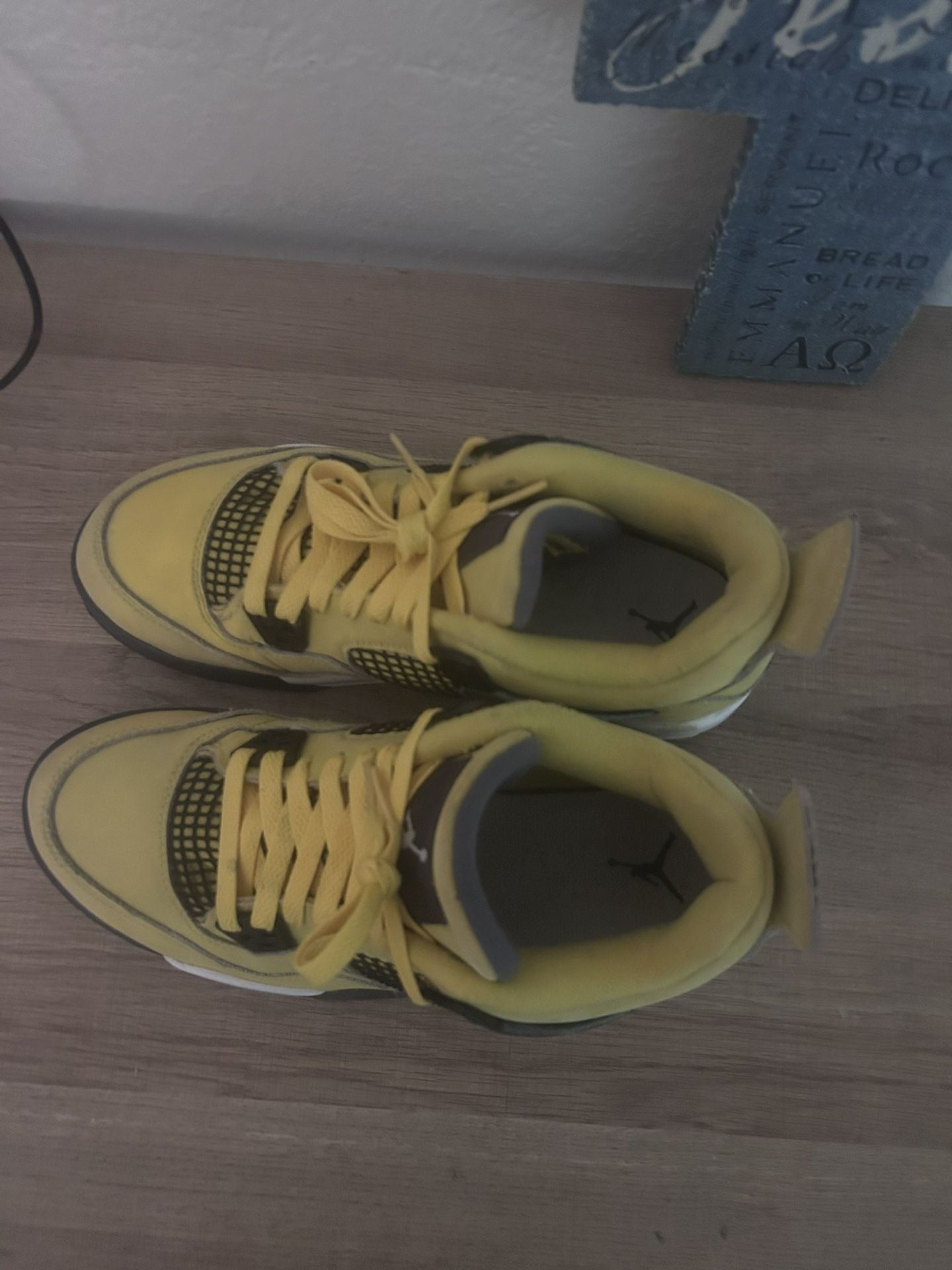 ⚡ Air Jordan 4 Retro – Size 7 ⚡