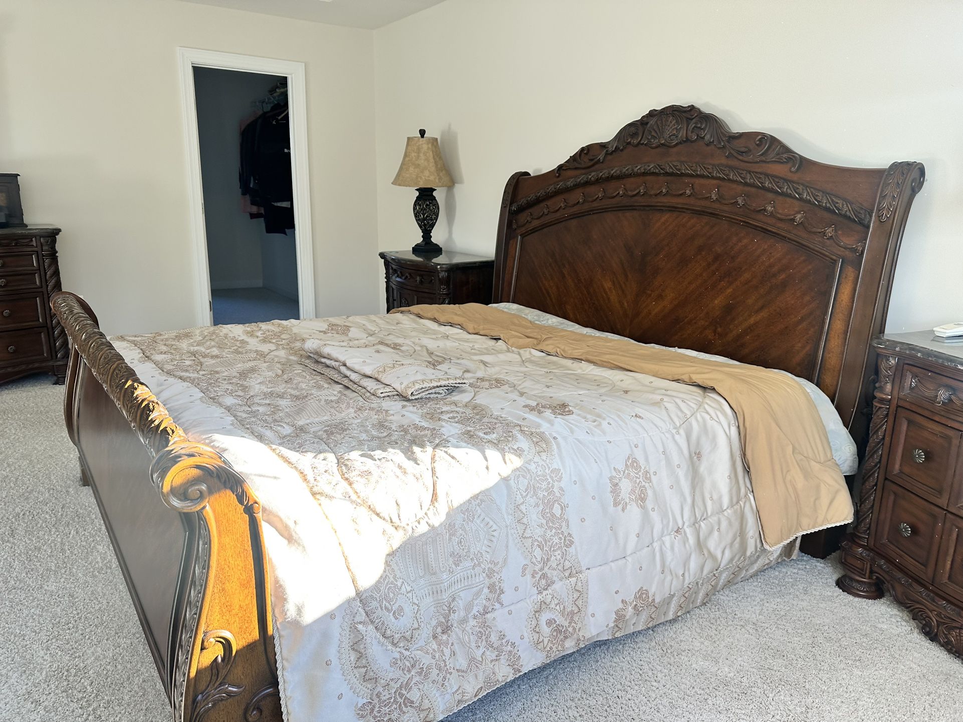 Beautiful Solid Wood King Size Bedroom Set  