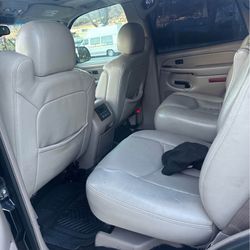 2006 Chevy Tahoe LT  Es Negra 7 Asientos de Piel Beige 