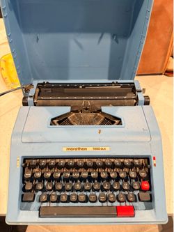 Marathon 1000-DLX Manual Typewriter