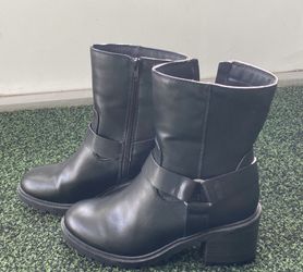 Women’s Boots Size 9