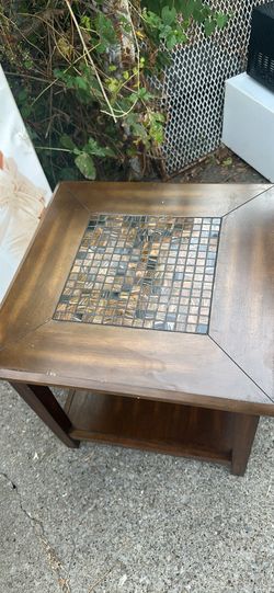 Set Of Two Cocktail Tables 