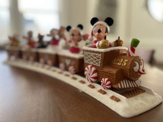 Hallmark 2016 Mickey Mouse Disney Christmas Express Musical Train with Track!