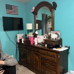 Dresser w/ mirror
