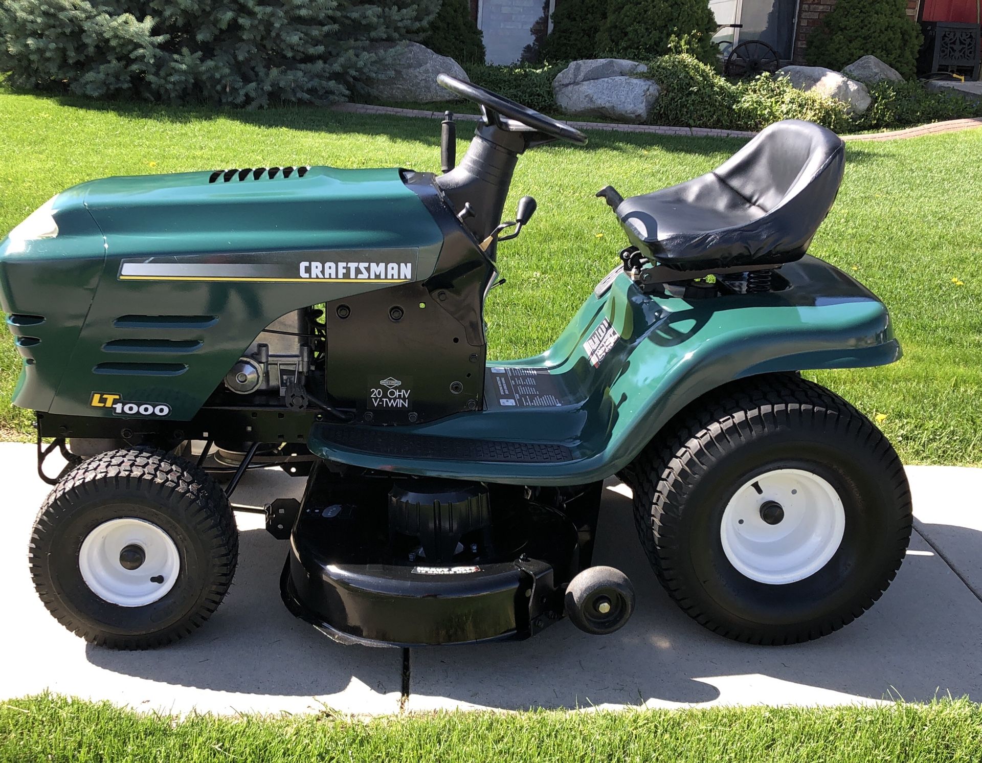 Mint Craftsman LT1000 42” 20hp Riding Mower for Sale in Layton, UT