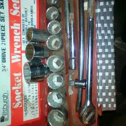 Impact socket and ratchet and extension set