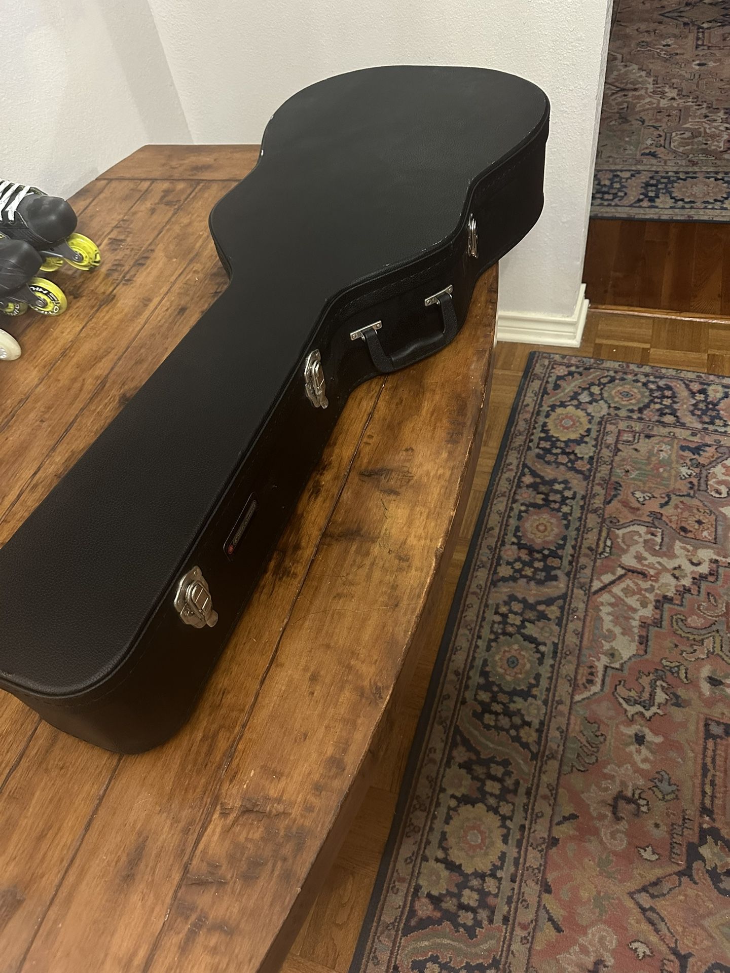 Hardshell guitar case