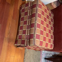 Beautiful Like New Ottoman In Excellent Condition From Smoke And Pet Free Home 