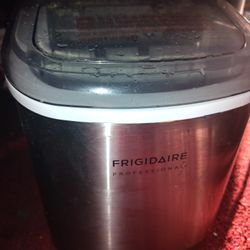Frigidaire Ice Machine (NWOB)