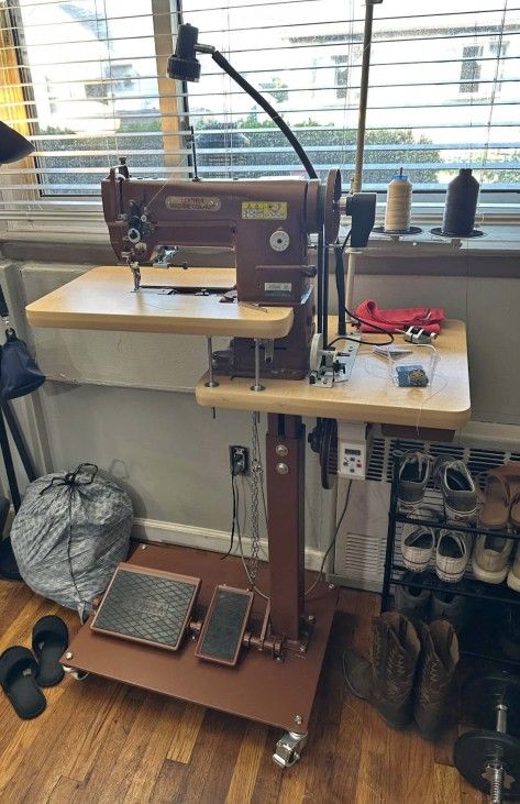 Cobra Class 26 Leather Sewing Machine W/ EPS