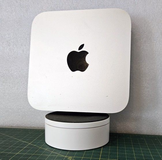 APPLE MAC MINI DESKTOP.  LATE 2014