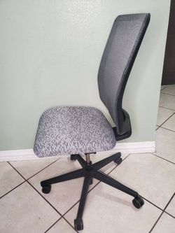 HERMAN miller Verus Chair. Great condition. Pickbup in Dallas zip code 75211