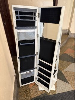 ROTATING MIRROR JEWELRY CABINET