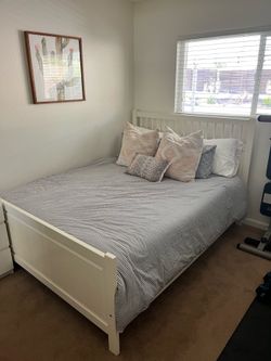 Queen bed frame & matress