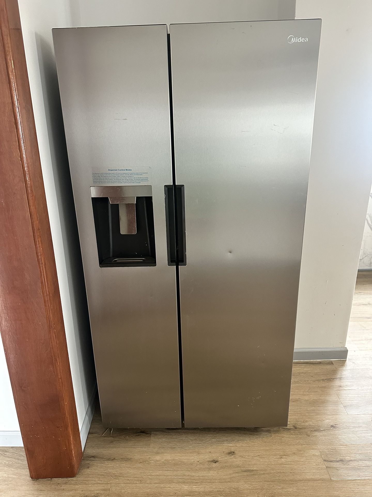 Large Side-by-Side Refrigerator/Freezer