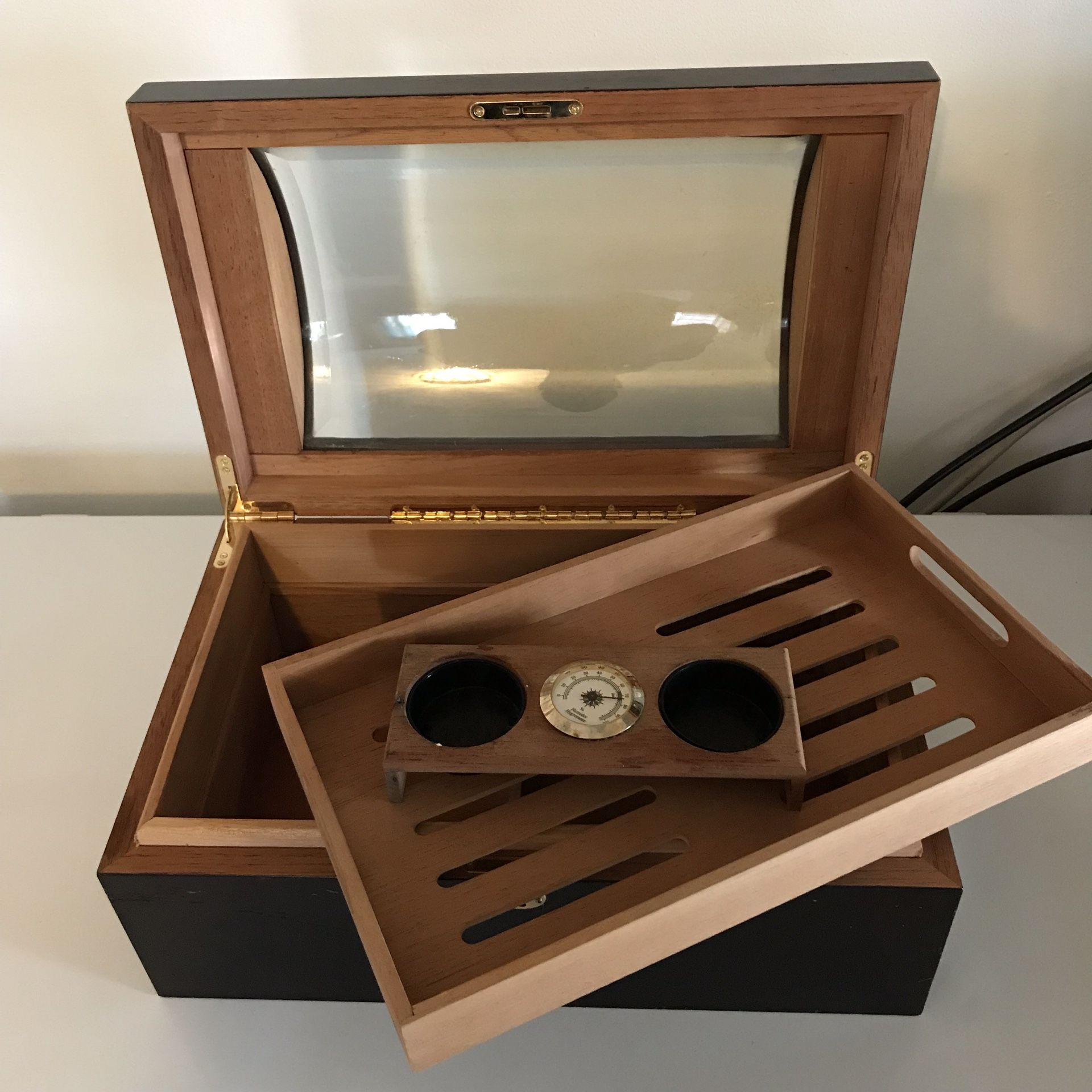 CIGAR HUMIDOR