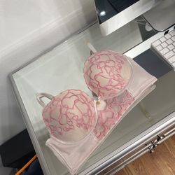 New Daisy Fuentes Hearts Bra Size 36c 