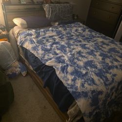 Queen Bedframe