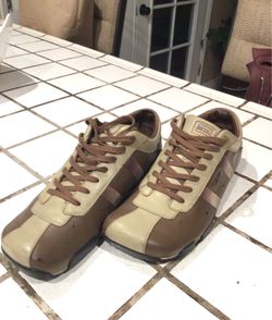 Zapatos size #9 los café y los negros 9 y 1 /2 $10 C/U