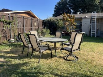 Patio Table N Chairs 