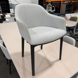 Vitra Softshell Chair, four-legged base