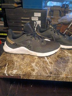 Nike tennis shoes