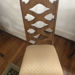 6 dining room chairs. 2 with arm rests, 4 without