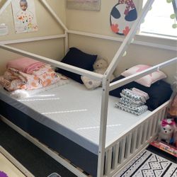 Bed and couch for sale