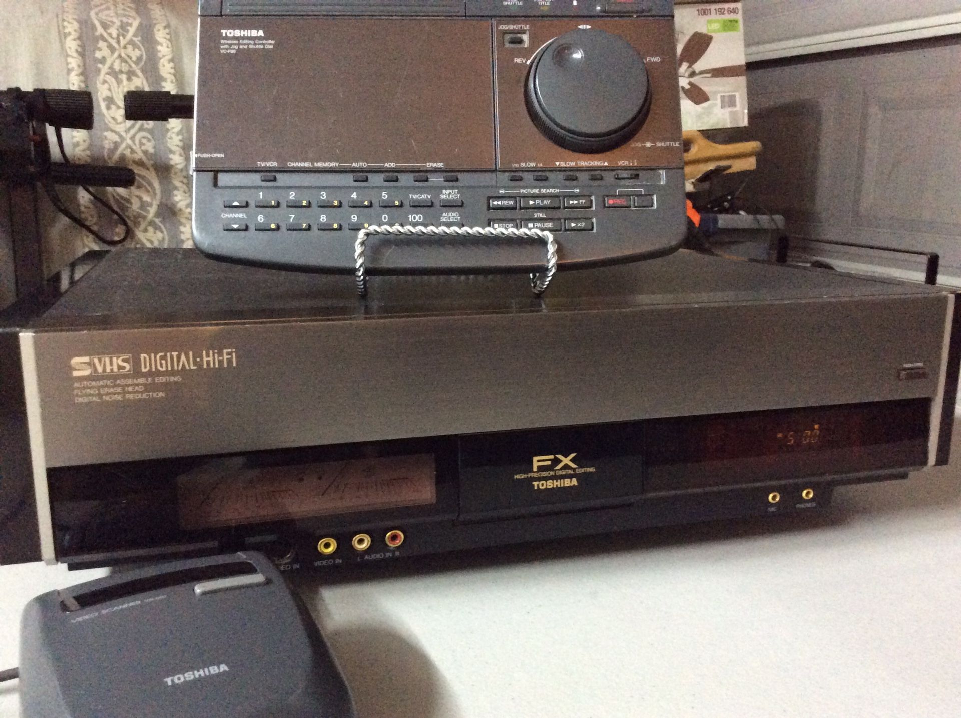 TOSHIBA FX Digital HI-FI High precision digital editing and receiver. Also MIC slot built-in to record your own lyrics and edit