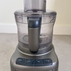 Cuisinart Food Processor – Silver/Gray (Cracked Lid)